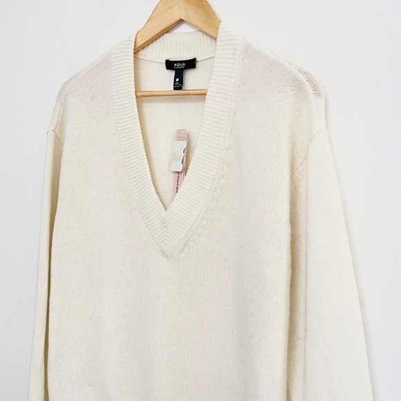 Luxurious 100% Cashmere Drop Shoulder V Neck Sweater By Aqua in Ivory - Picture 8 of 9